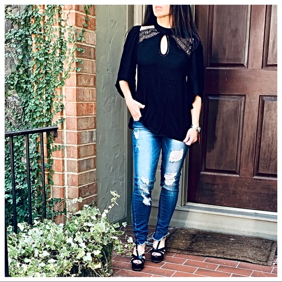 ✨LAST ONE✨Black chic top with lace detail - Picture 3 of 8